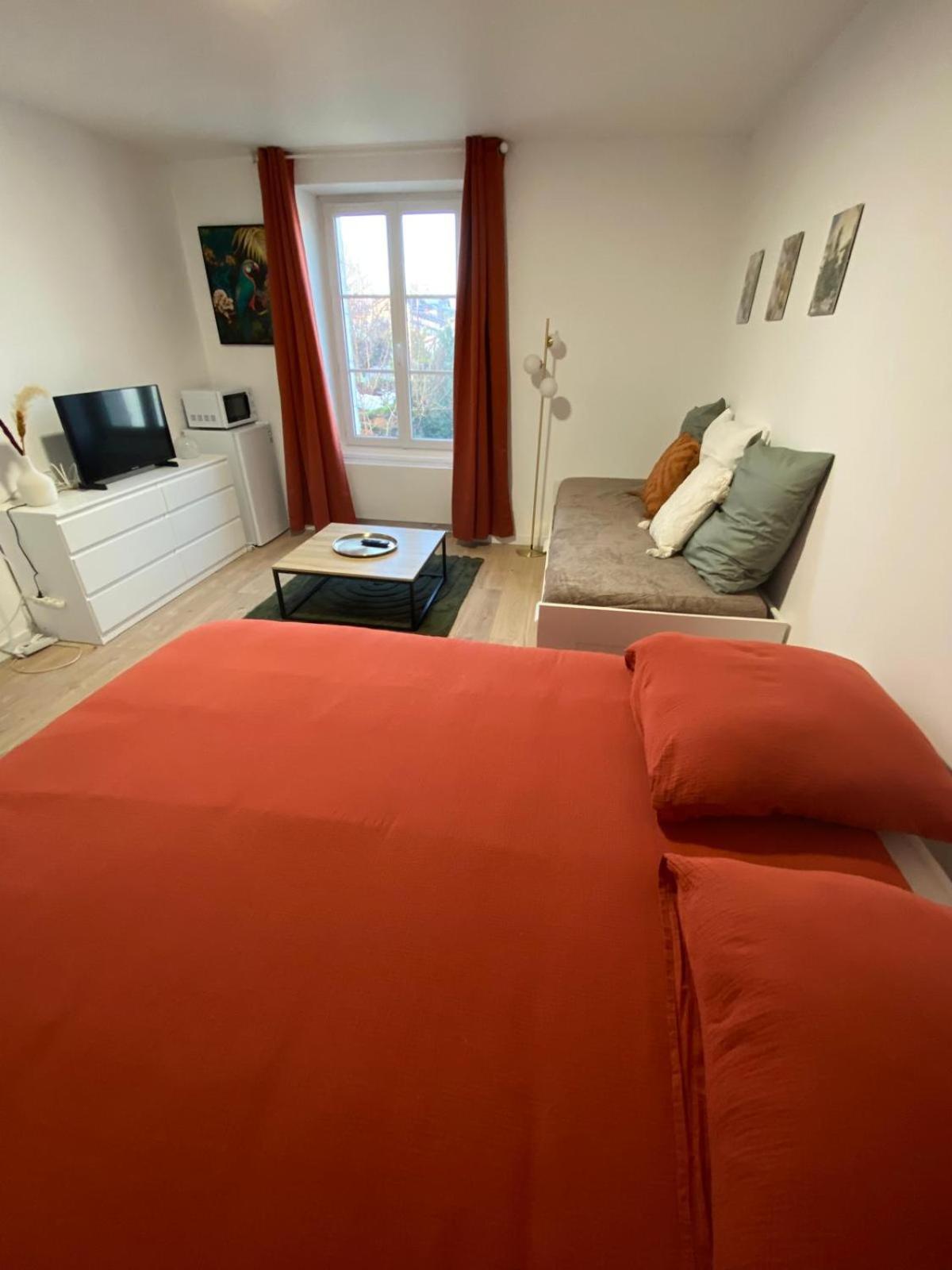 Chambre Familiale Independante Avec Salle De Bain Privee 普瓦捷 外观 照片