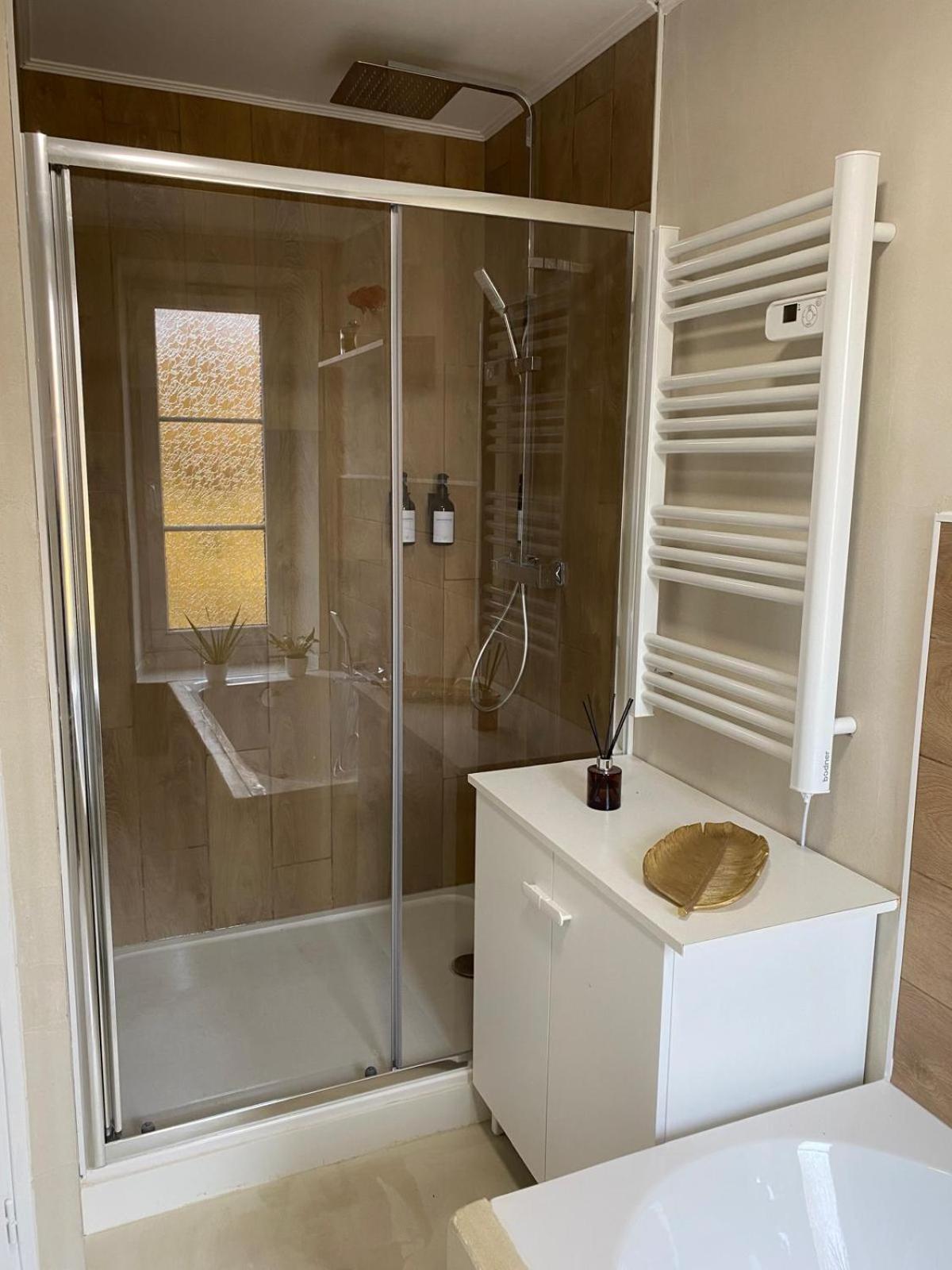 Chambre Familiale Independante Avec Salle De Bain Privee 普瓦捷 外观 照片
