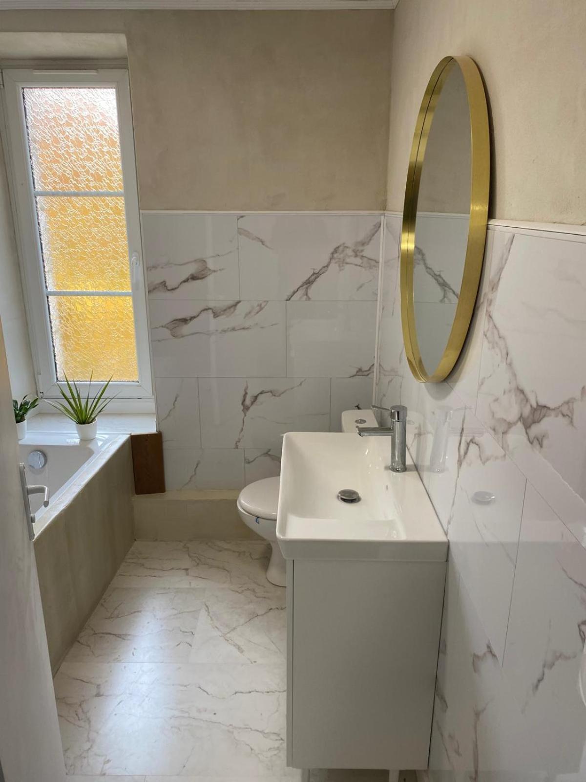 Chambre Familiale Independante Avec Salle De Bain Privee 普瓦捷 外观 照片
