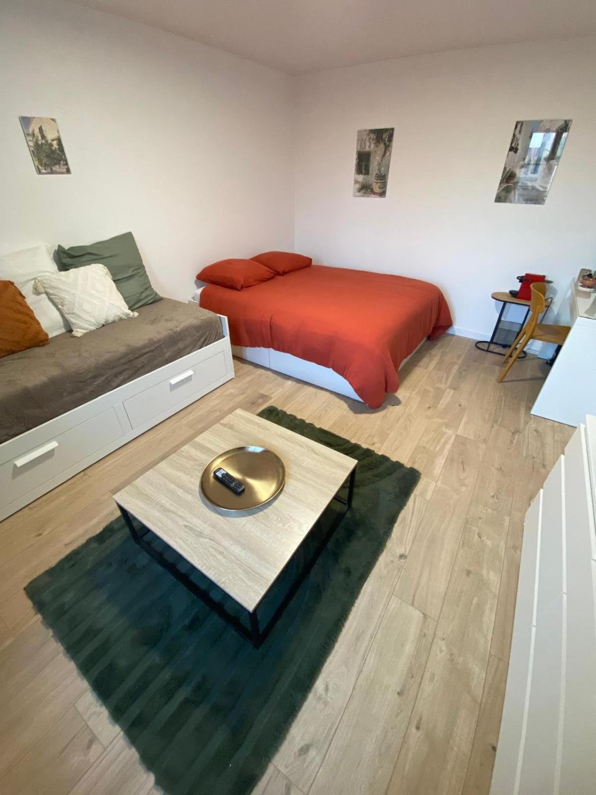Chambre Familiale Independante Avec Salle De Bain Privee 普瓦捷 外观 照片