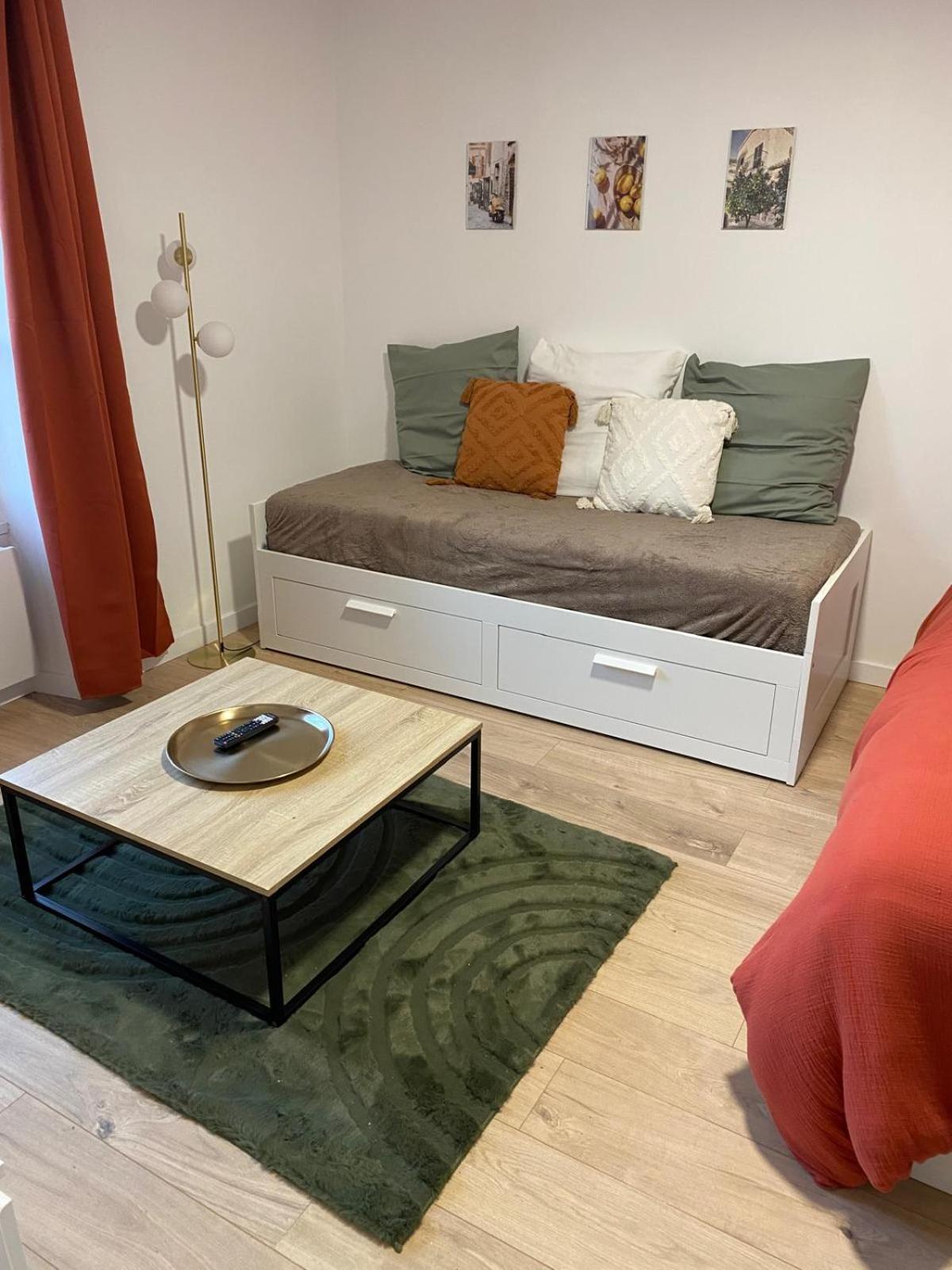 Chambre Familiale Independante Avec Salle De Bain Privee 普瓦捷 外观 照片