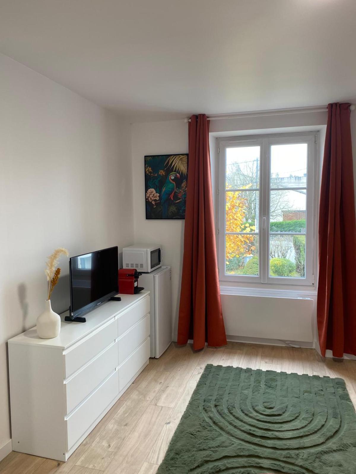 Chambre Familiale Independante Avec Salle De Bain Privee 普瓦捷 外观 照片